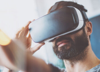 Virtual reality study suggests physical effort decreases in the perceived pleasantness of human faces