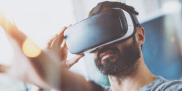 Virtual reality study suggests physical effort decreases in the perceived pleasantness of human faces
