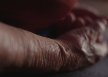 Doctors urge families to look for signs of Alzheimer’s, dementia during the holiday season