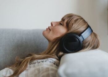 The lyrics to your date’s favorite song may provide clues to their attachment style