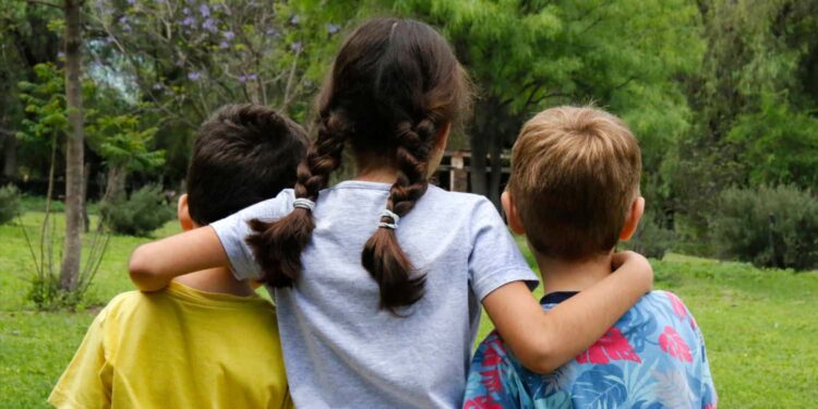 More siblings, less cognitive growth? New study sheds light on family dynamics and child development