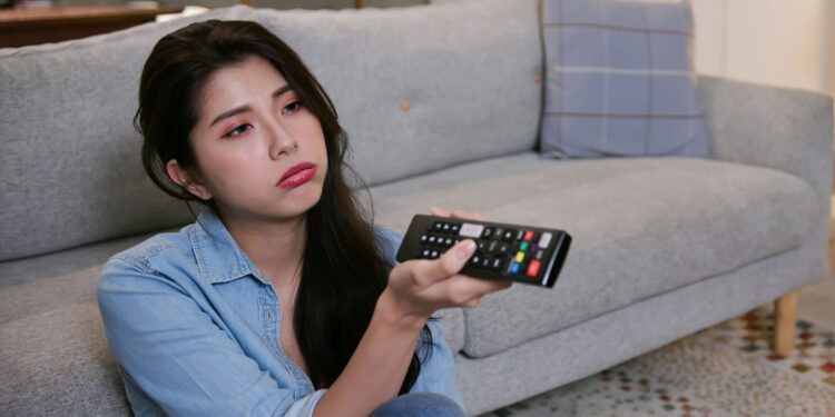 New psychology research shows “digital switching” to avoid boredom often backfires