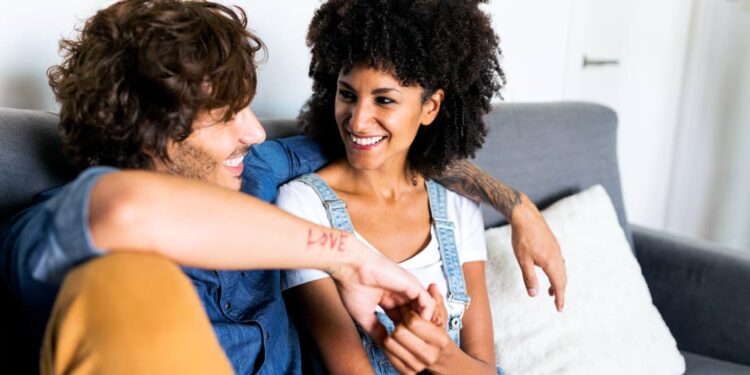 Privacy vs Transparency in Relationships: How to Get on the Same Page