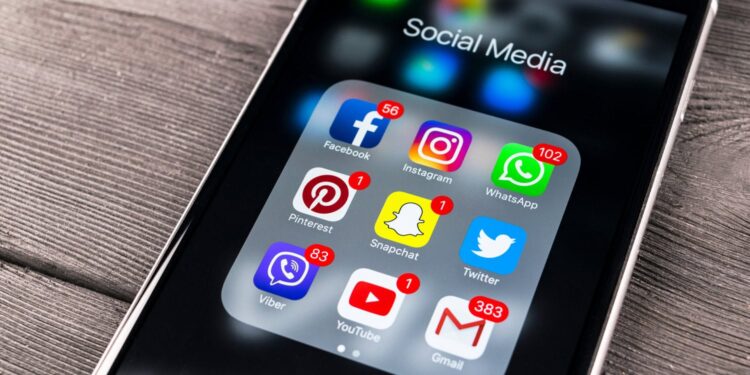 Low cognitive ability intensifies the link between social media use and anti-immigrant attitudes