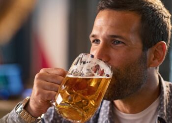 High school IQ predicts alcohol use patterns in midlife, study finds