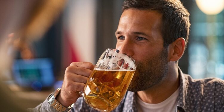 High school IQ predicts alcohol use patterns in midlife, study finds