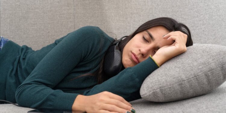 A short nap boosts problem-solving by strengthening hidden connections