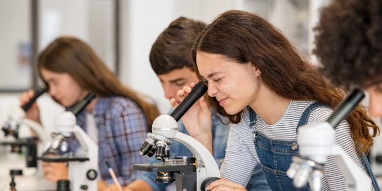New research identifies key predictors of science success in young students
