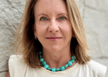 Ask Lisa : My boyfriend and his female co-worker text each other constantly