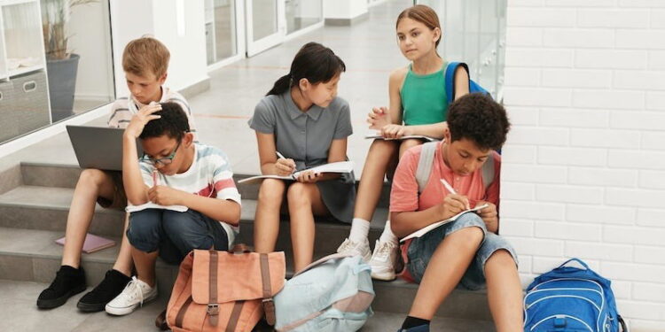 6 Positive Peer Pressure Examples: Life Lessons